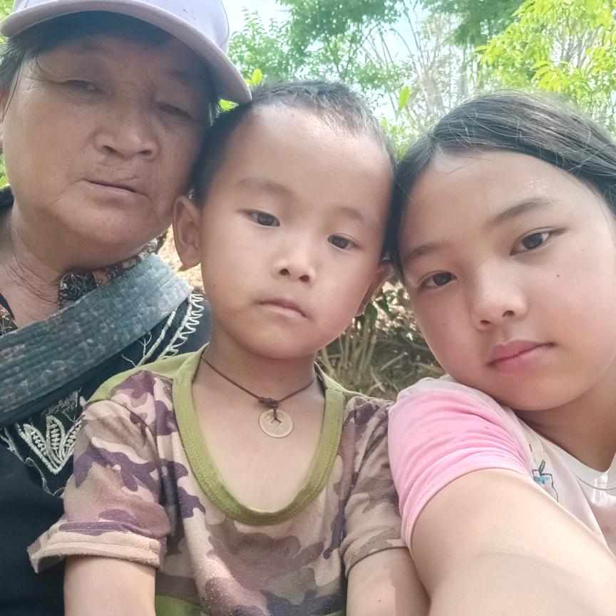 新光月月的妹弟。