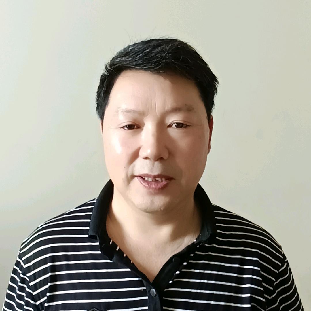 洪哥每天晚上8点40分开播