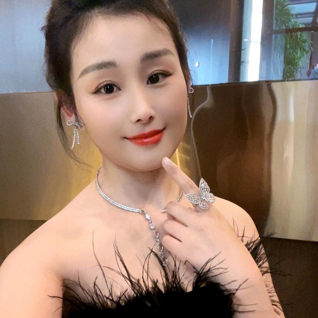姨阿小🉐雾濆m