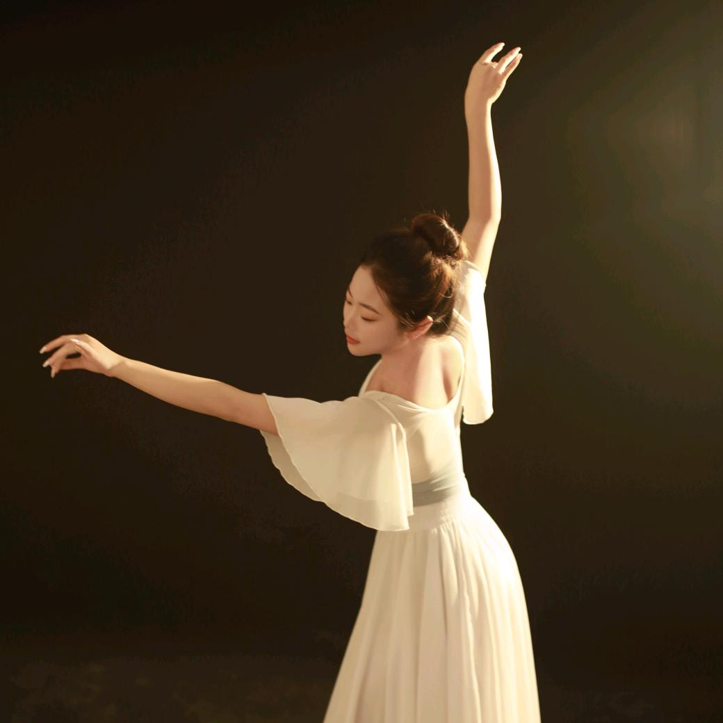 胡杨舞蹈(平顶山店)洛栖