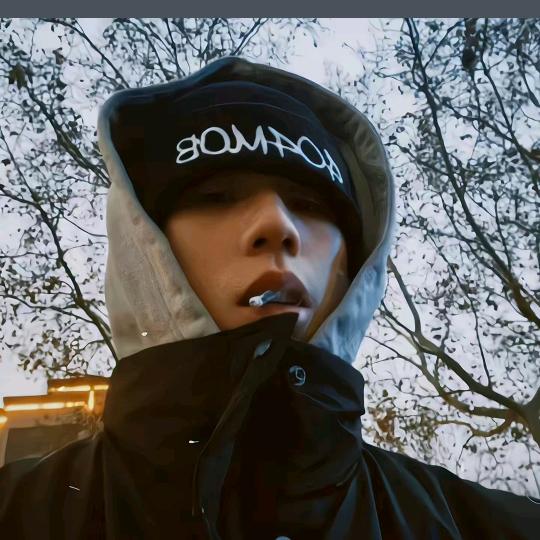 小王同学(ಡωಡ)