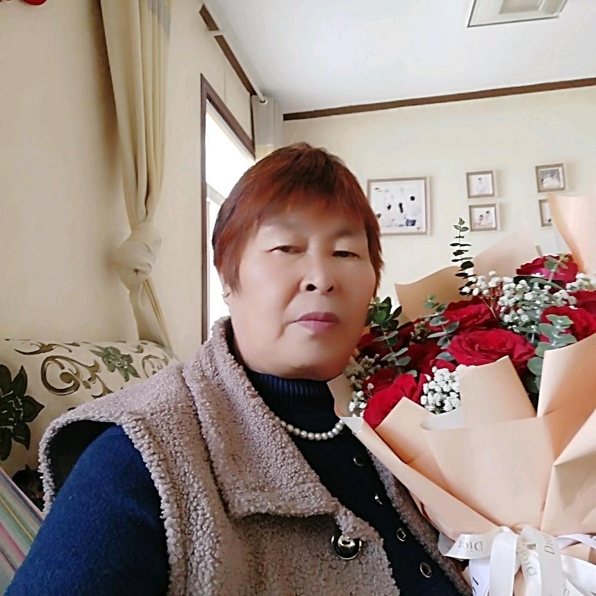 开心小美女