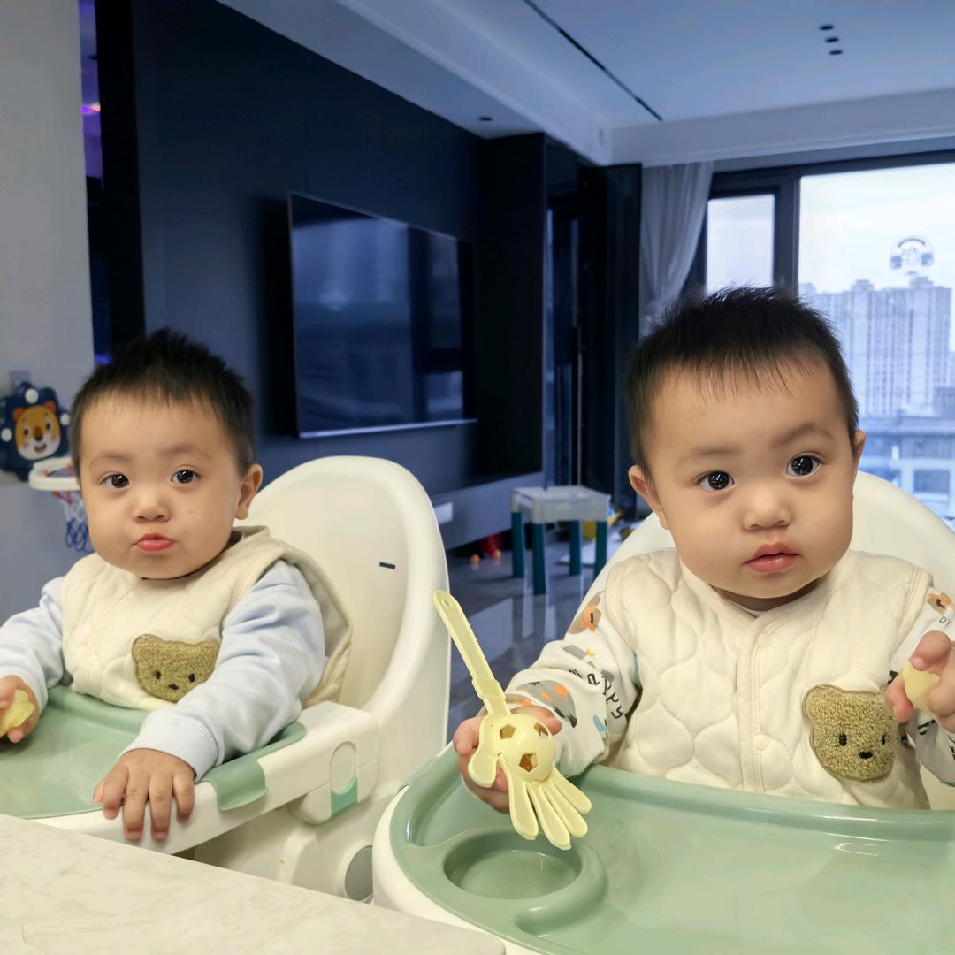 顽皮兄弟俩🐰🐰