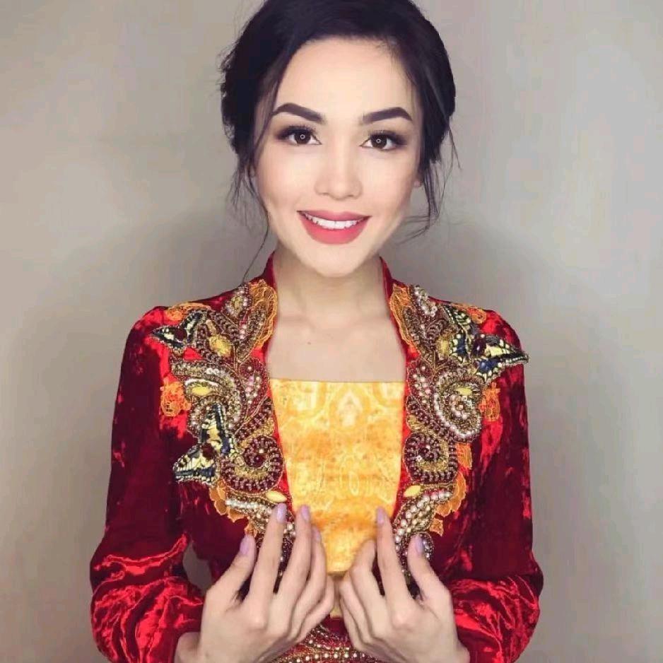 哈萨克姑娘的奶疙瘩