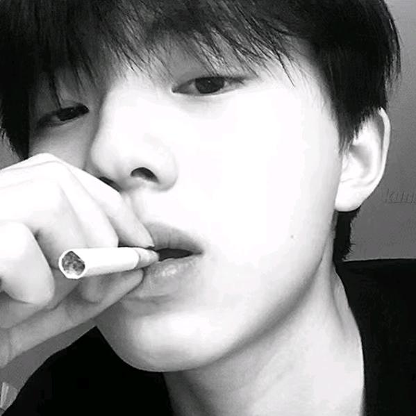 配角.