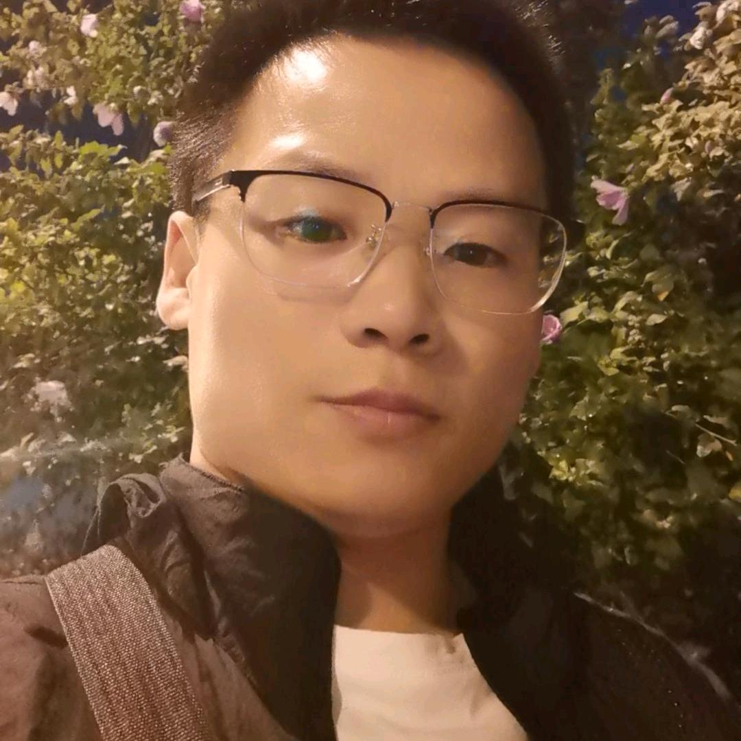 骈 江