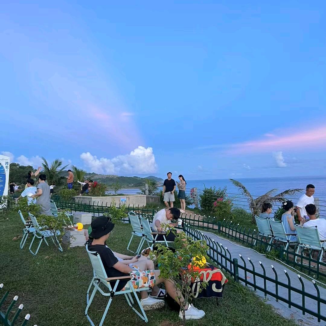 微风吹蓝了海