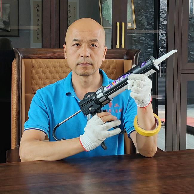 骅达打胶【西安老曹】