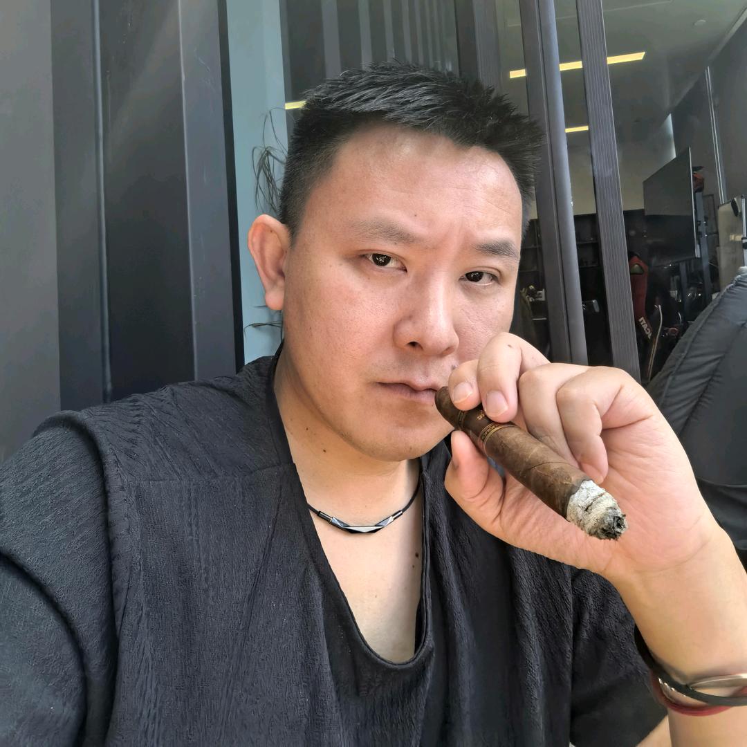 俗人老嚴