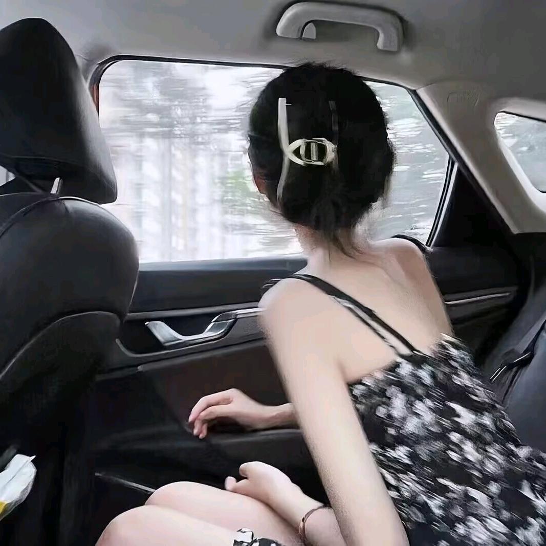 /  。