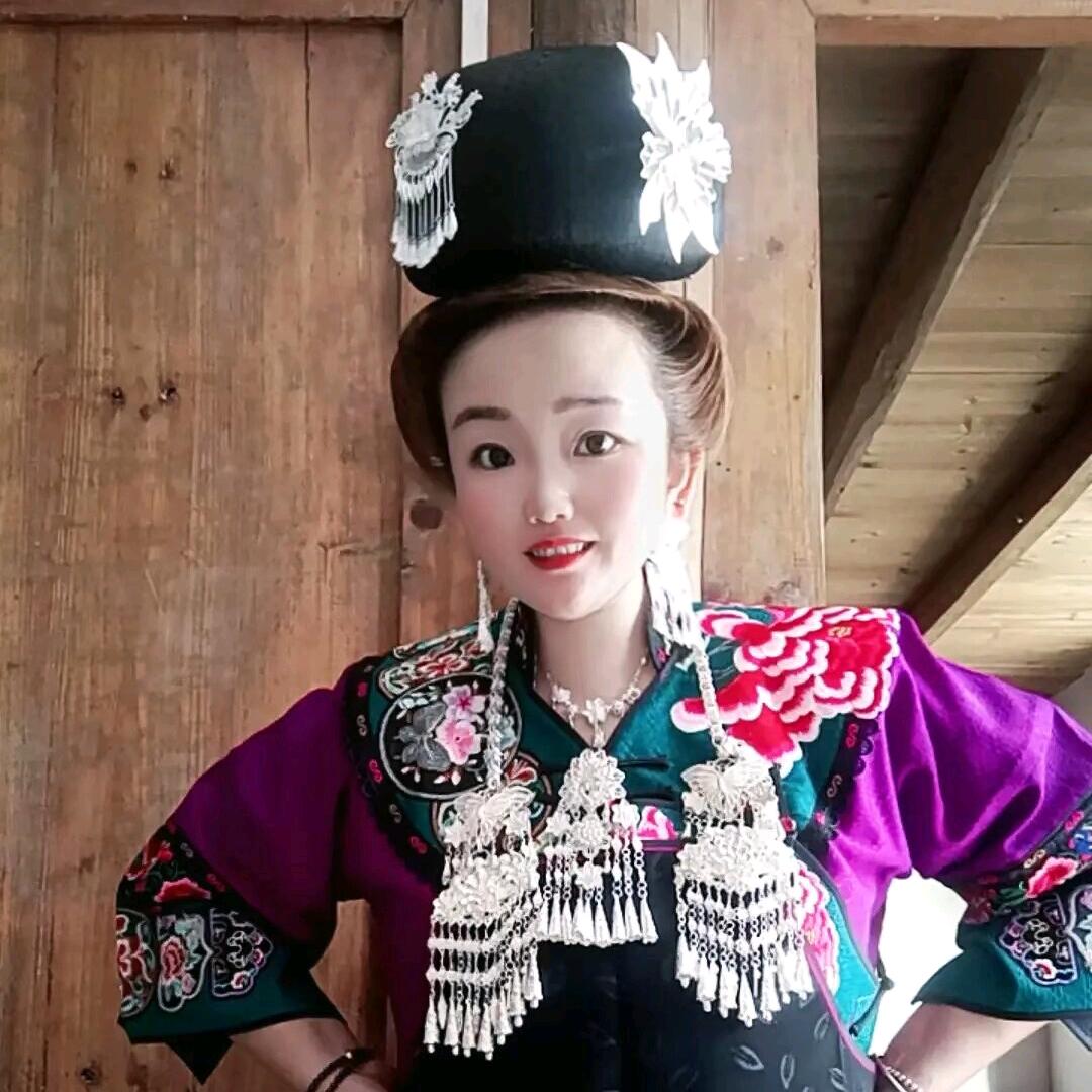 丹寨韦凹柒银饰