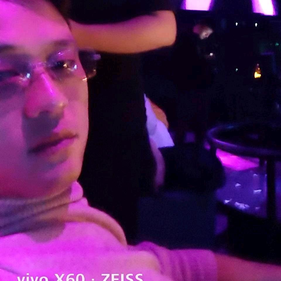 点烟抽寂寞。🥀🥀🥀