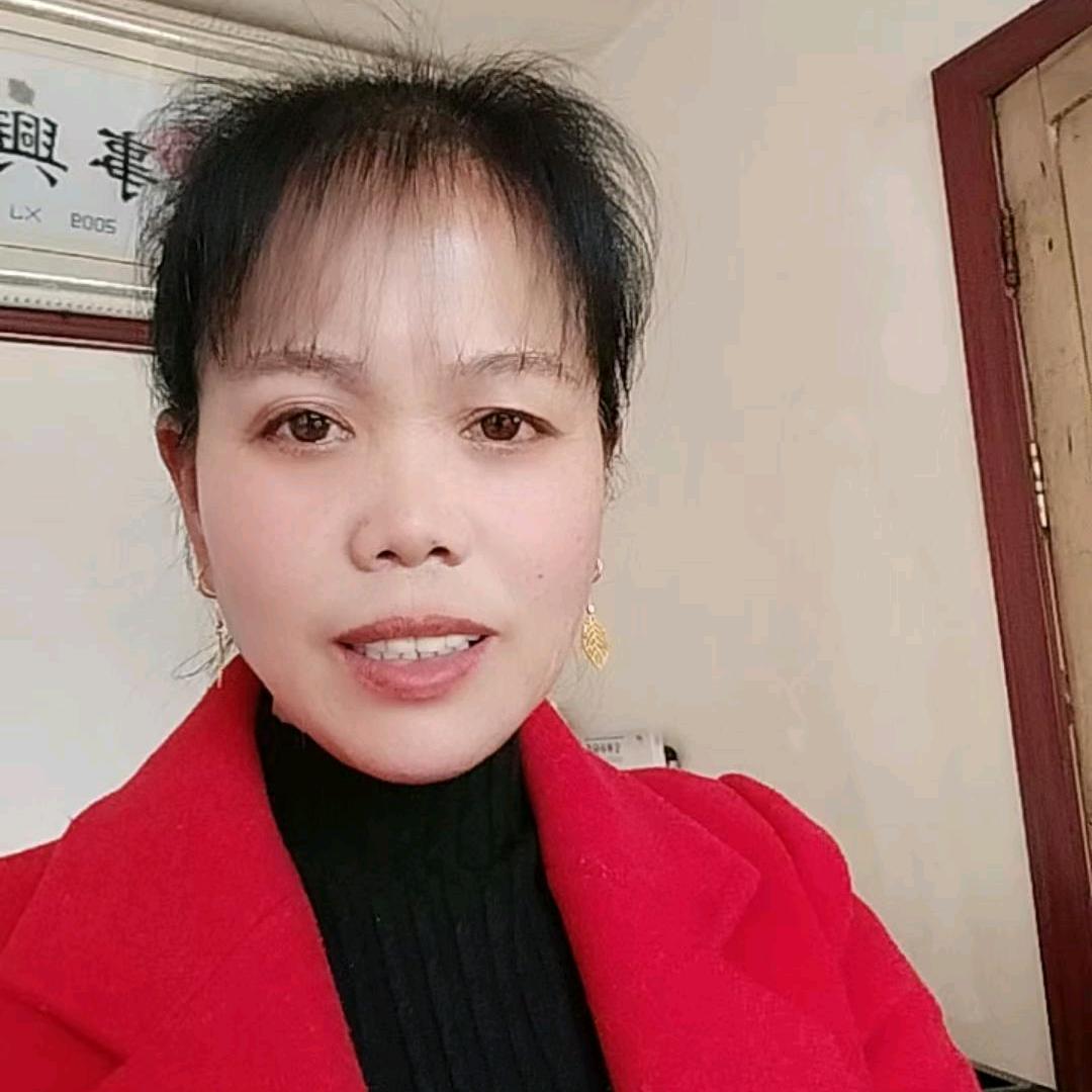 蓝天白云。