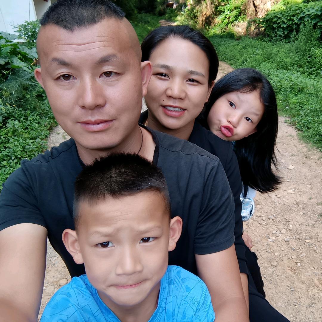 摆地摊卖回忆
