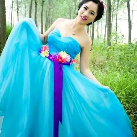 欢迎常来：露天歌舞台，唱歌跳舞你就来