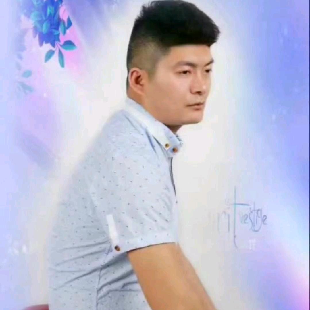 专业贴瓷砖。