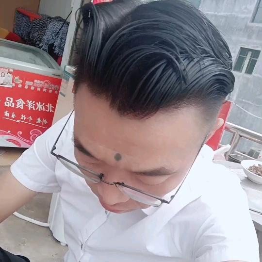 歌手李军勇