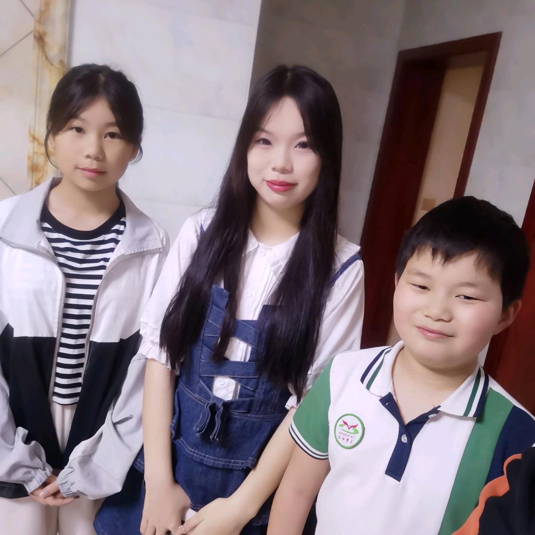 三宝t奶奶三宝外婆开心每一天