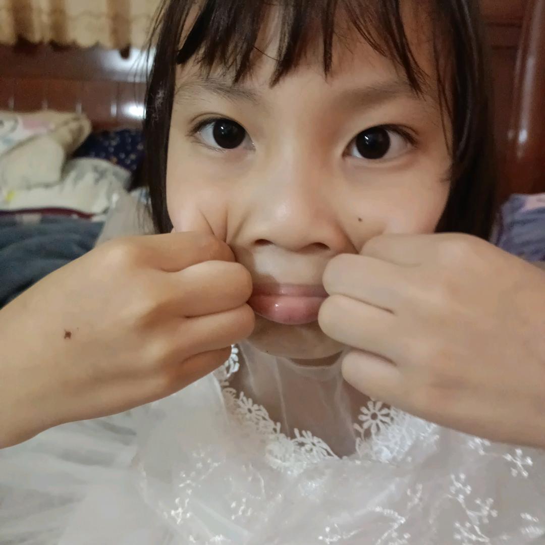 七岁的小孩姐和12岁的老哥