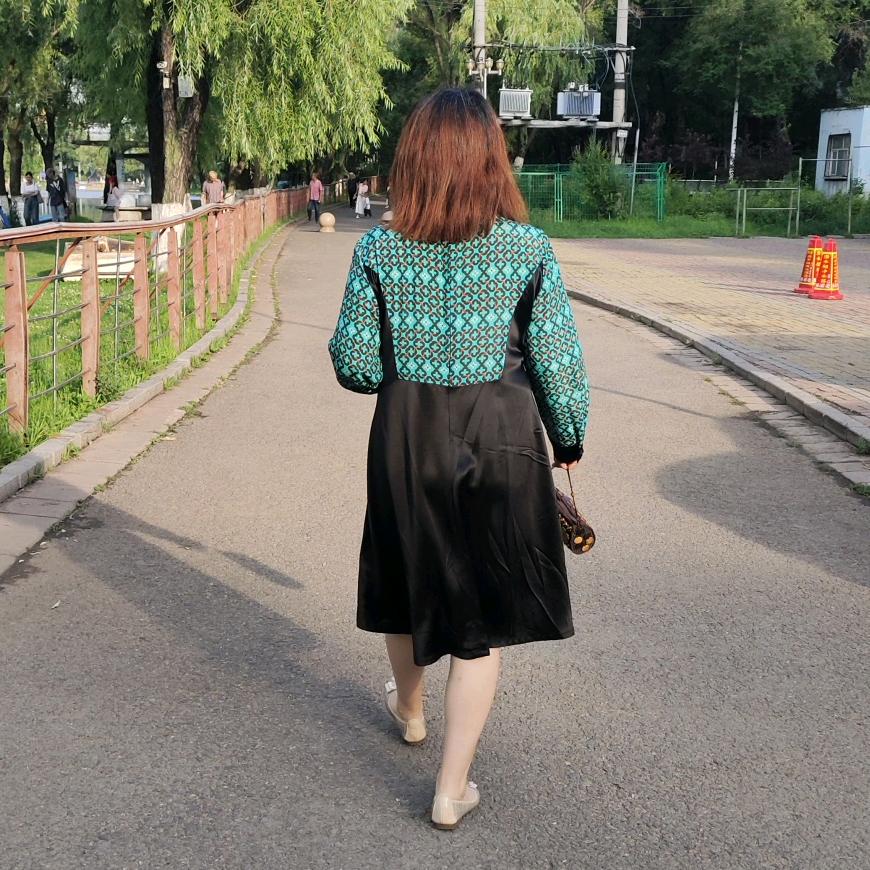 晓丽.