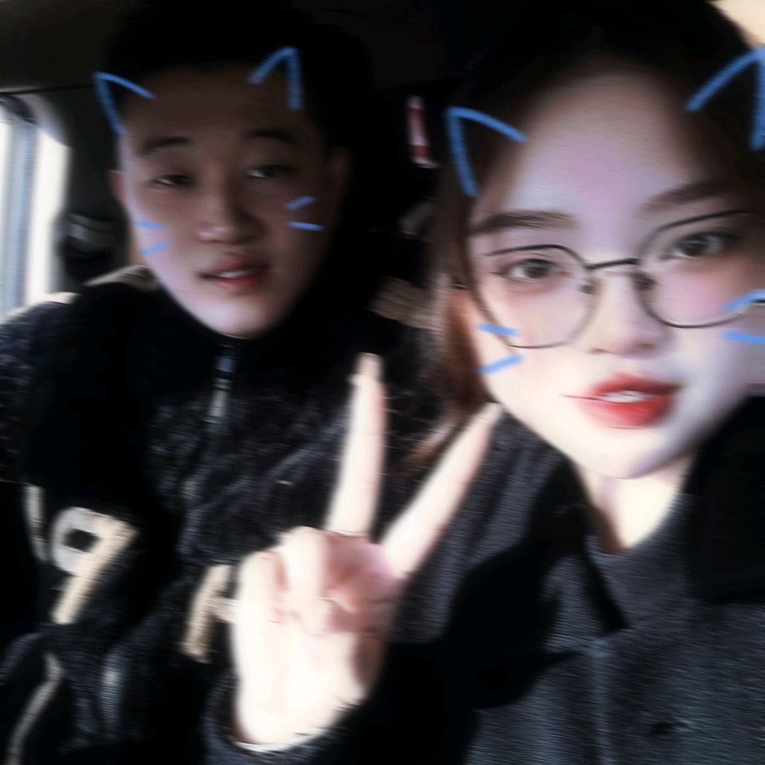 小菲.