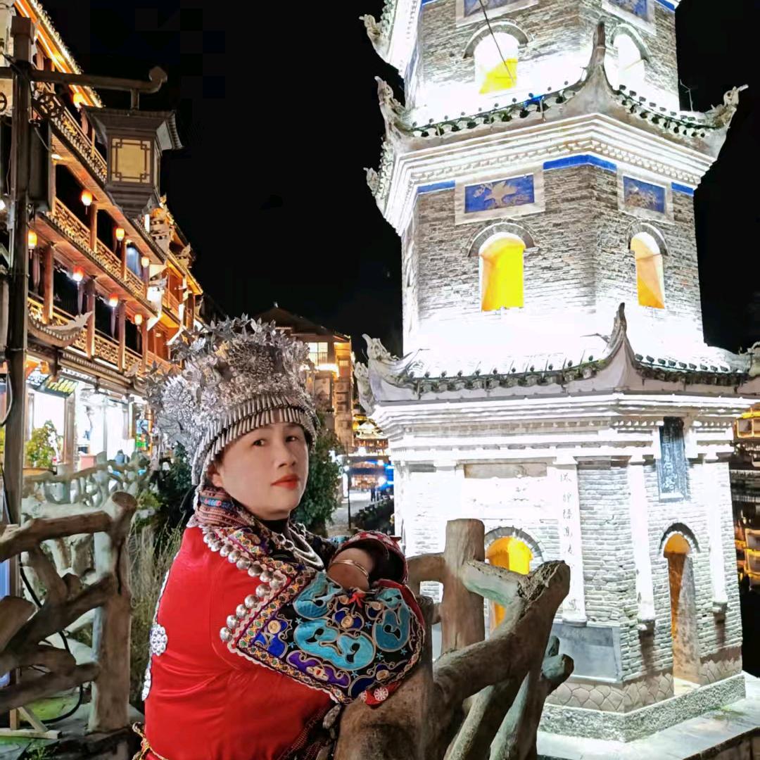 汇富金街卖雨虹防水的邓姐