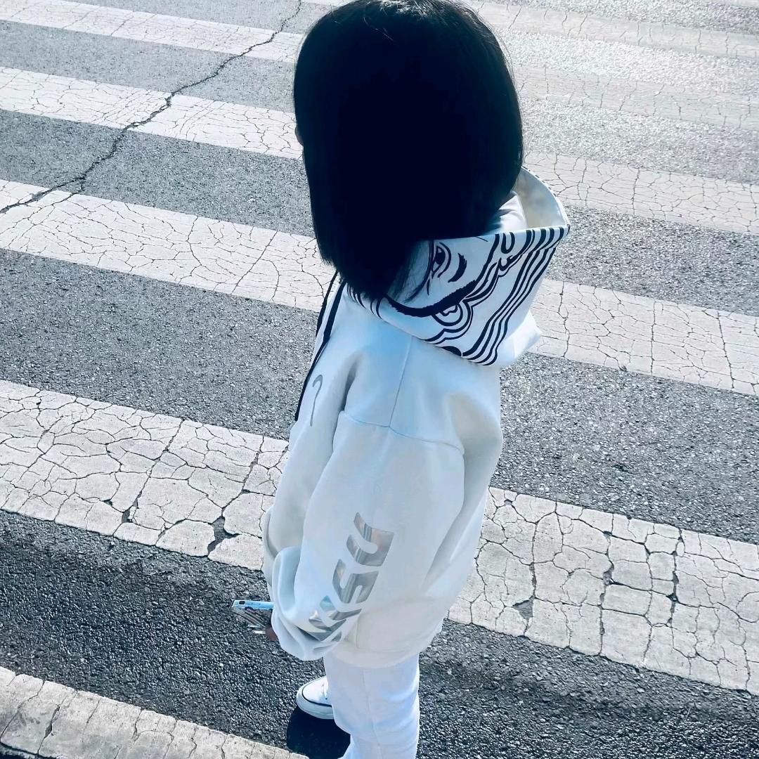 念儿.^