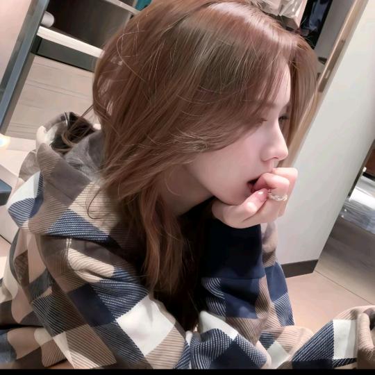 八月