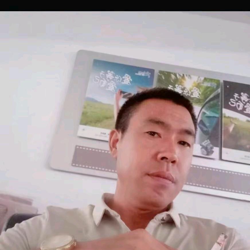 总想帮别人撑伞，却忘了自己也在雨中