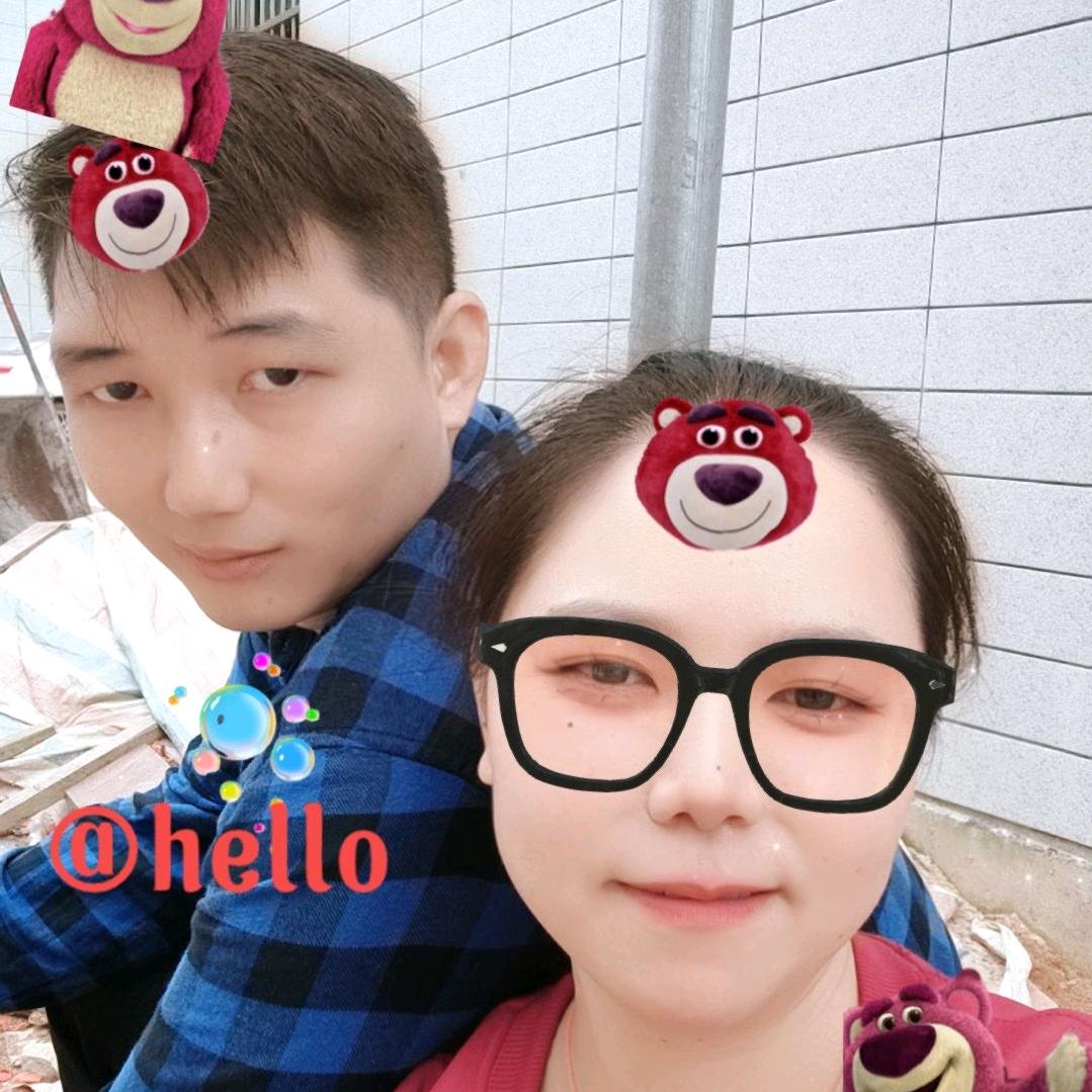 小调皮(´｡･v･｡