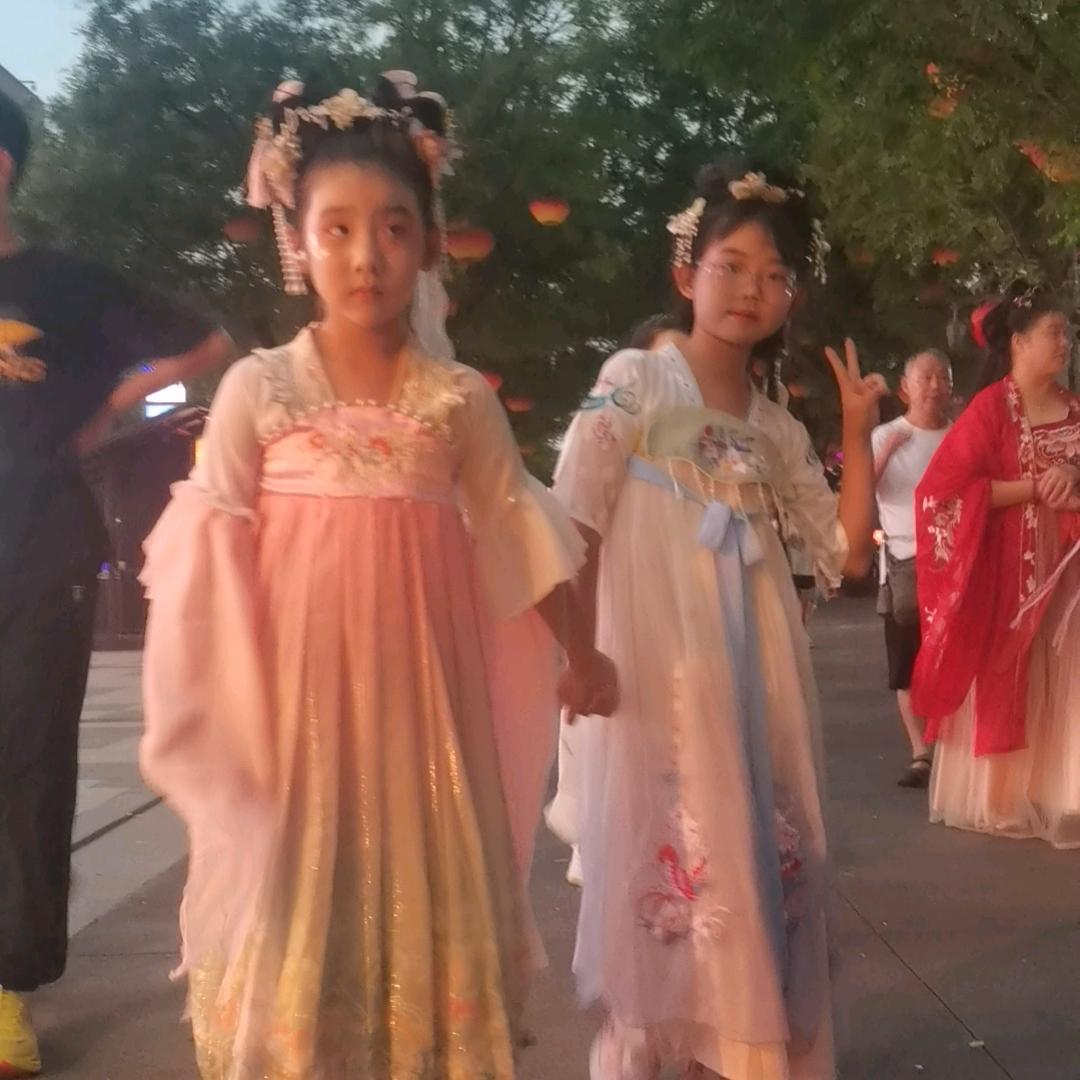 平度市鑫瑜雨轩百货商行