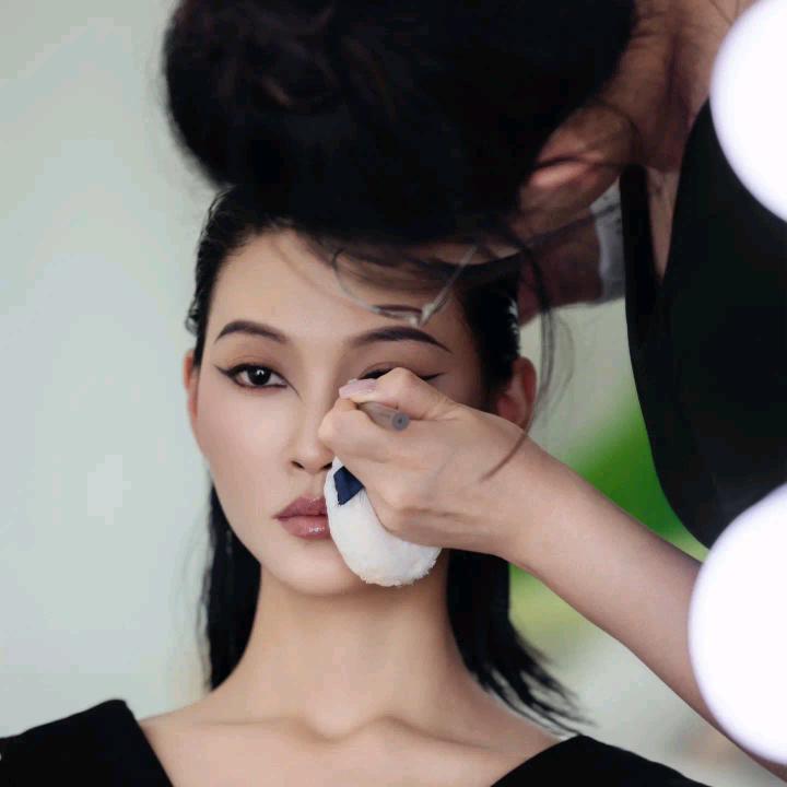 化妆师温且姆