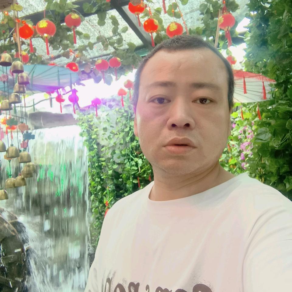 湖南小张唱歌跑调娱乐主播