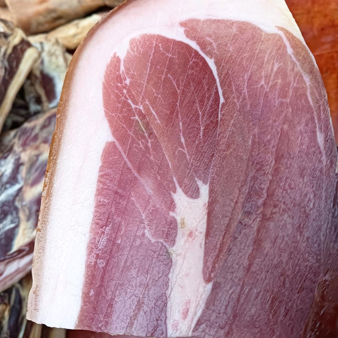 云南乡村老火腿