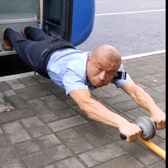山哥健腹轮