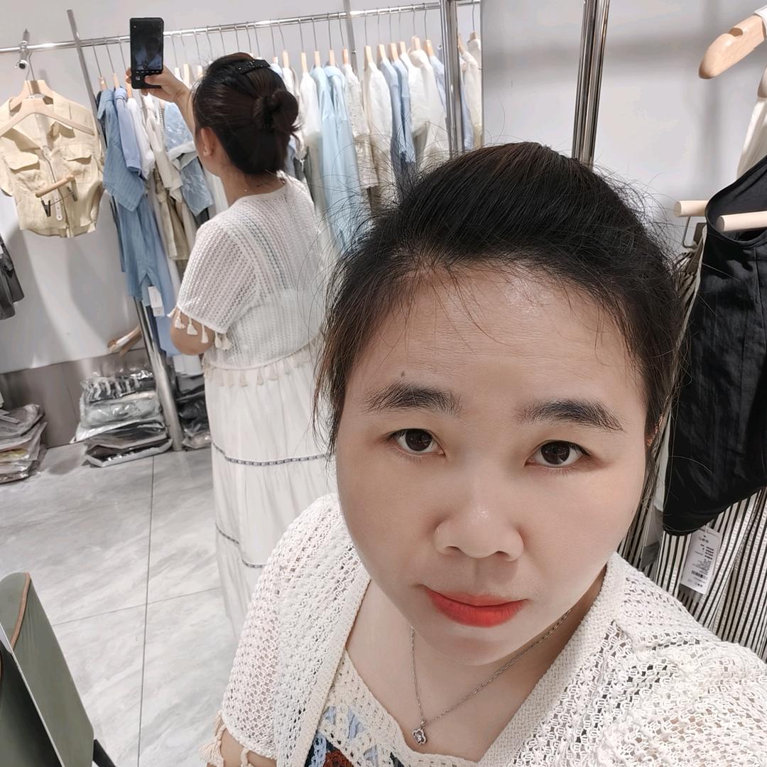 〔一王✨情深｝橱窗有好物。