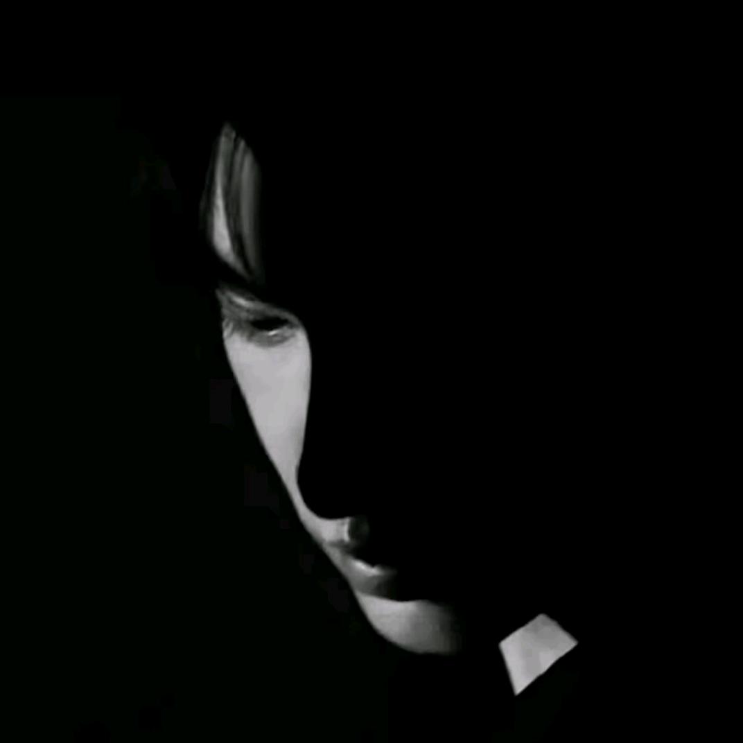 休要怪我冷冰冰