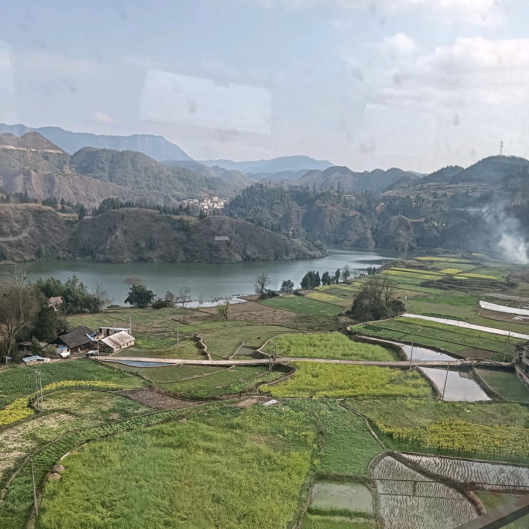 凭自己的命运～走出人生的道路