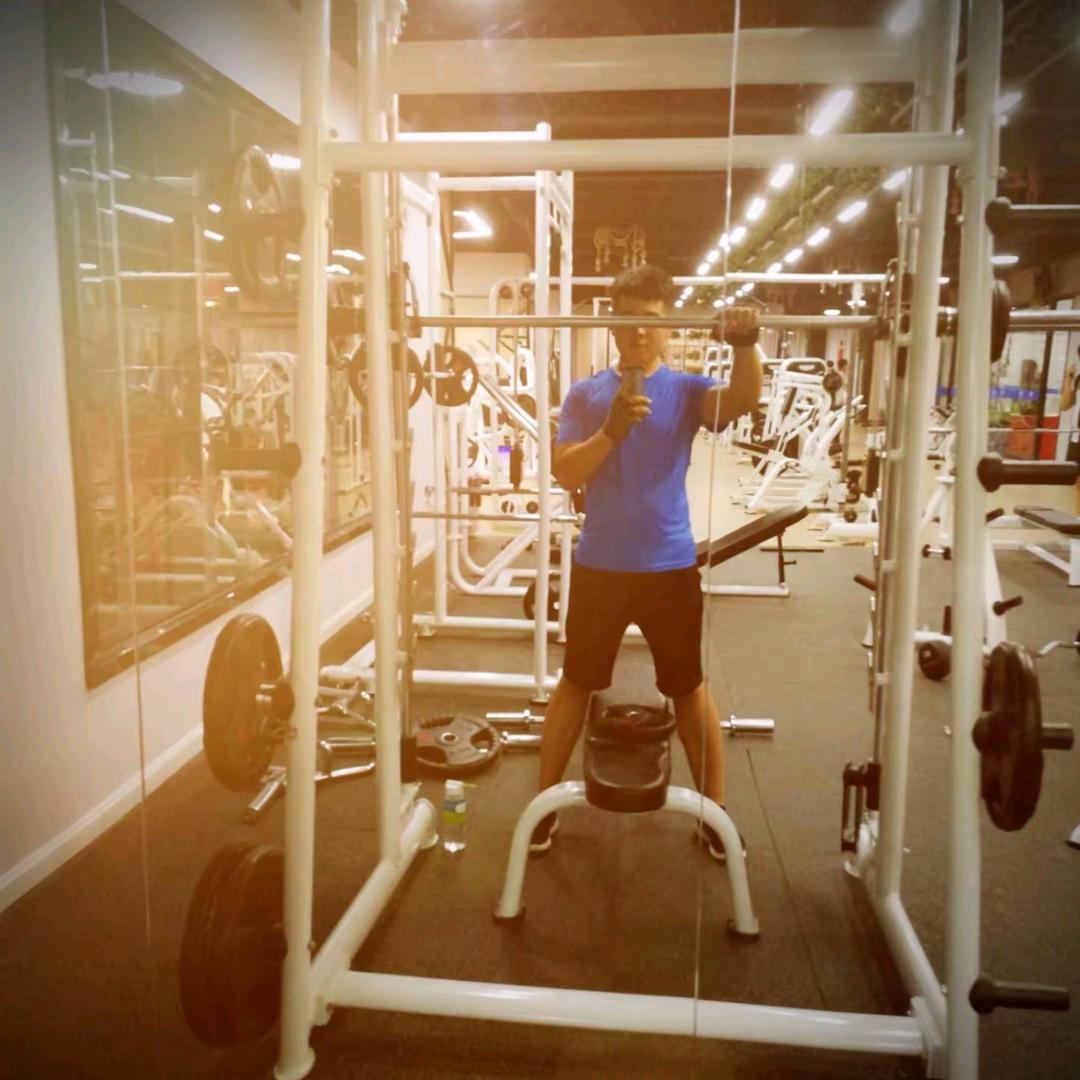 元宝(ง •̀_•́)ง