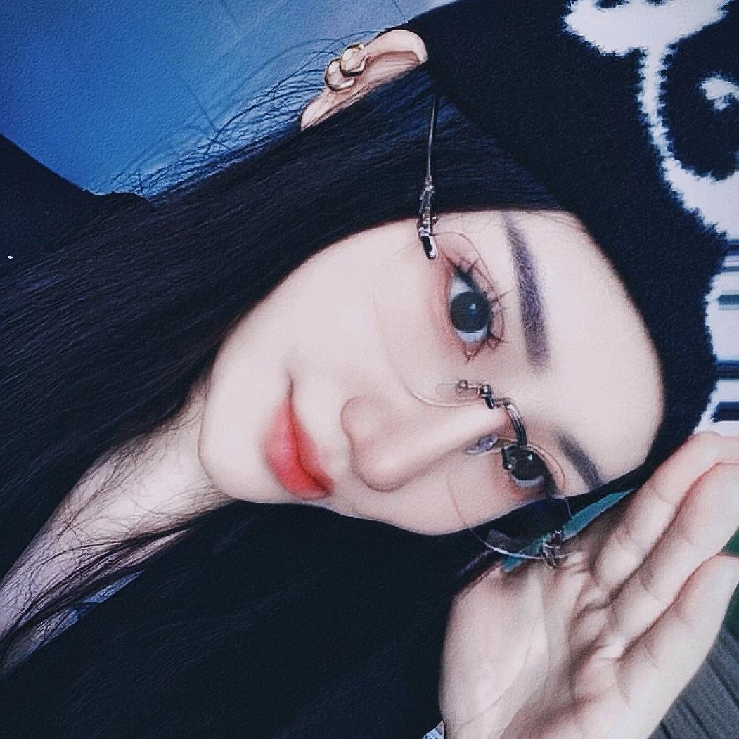 L.  X. P 🧙‍♀️