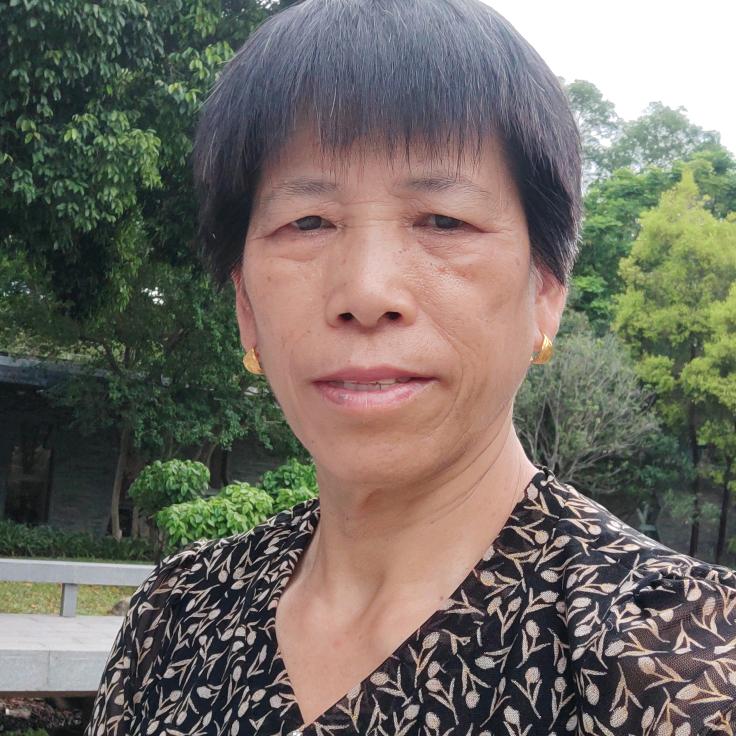 小何