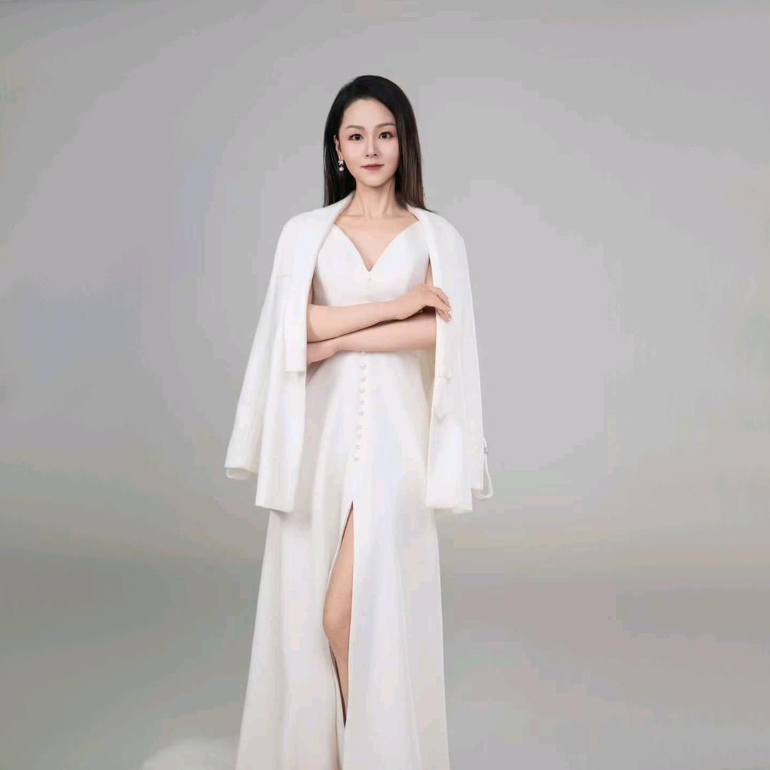 媚媚—艾伽瑜伽