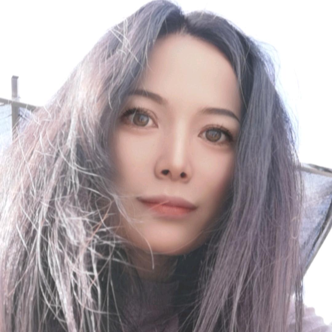 搬煤气罐的小姐姐