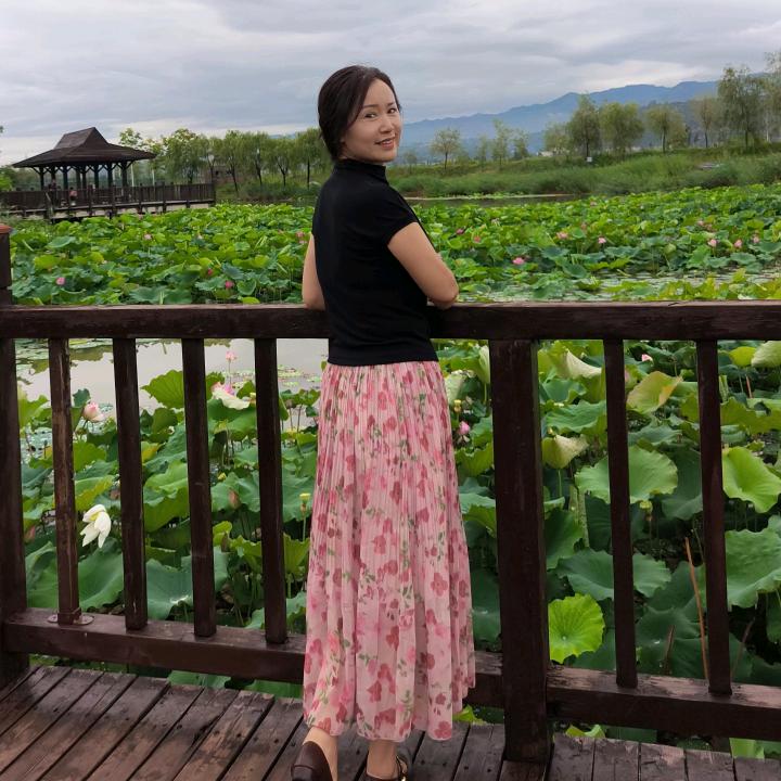 👑༺做 自 己 的 女 王༻👑