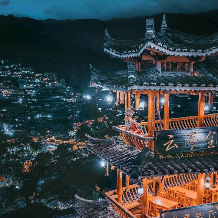 明明是戏，偏偏入局