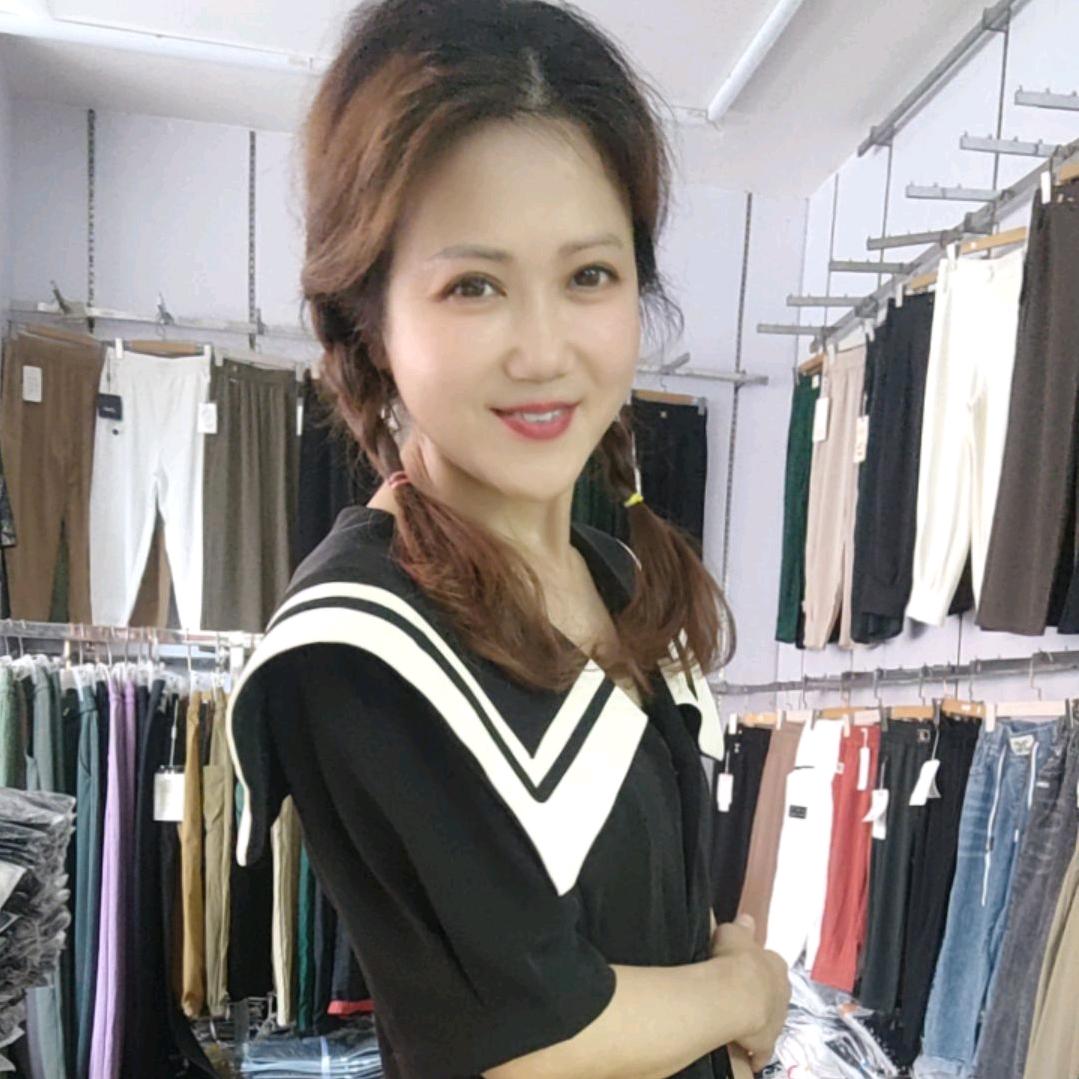成都毛毛服装批发毛阿英
