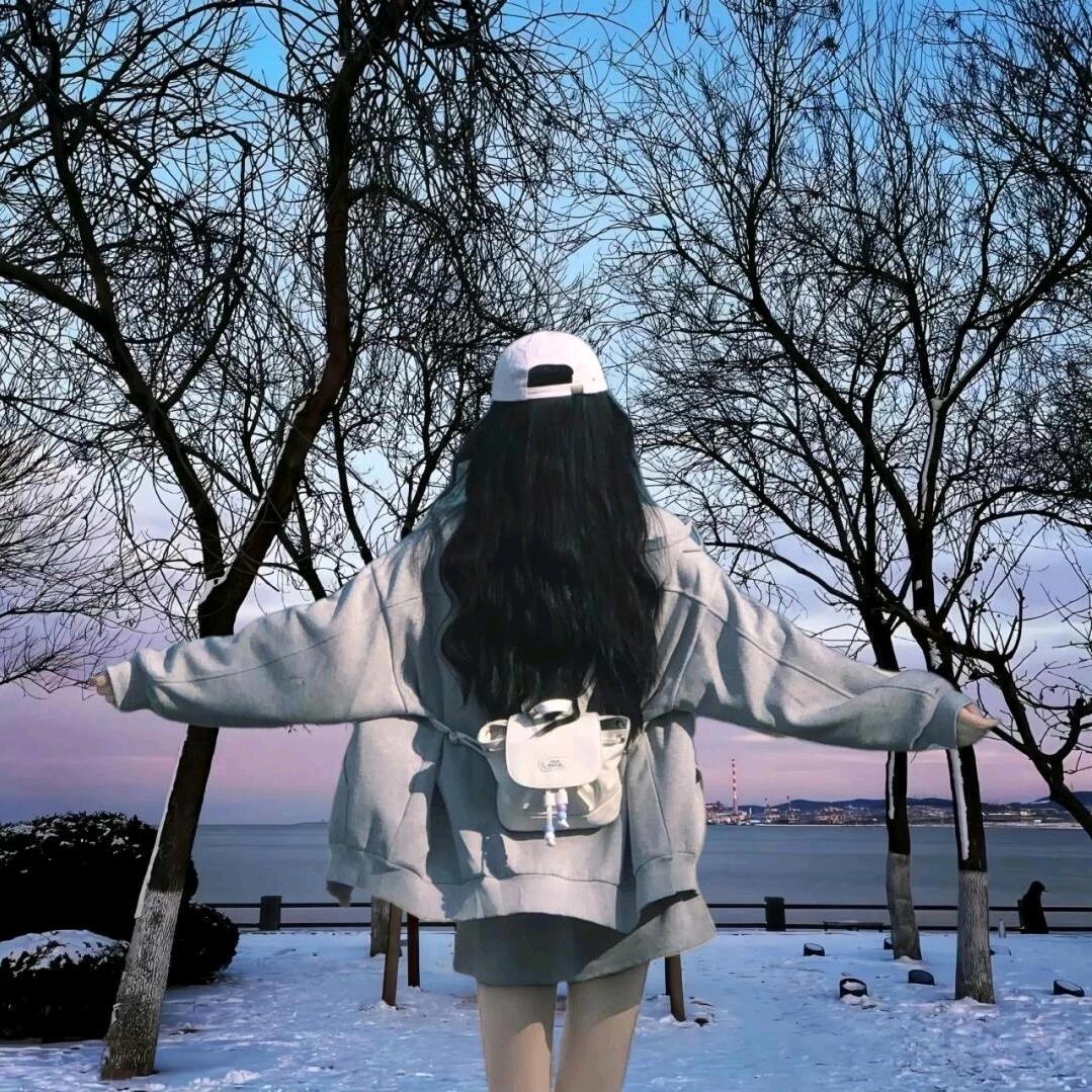 慕施语.