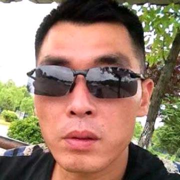 抖音爆品男式服装试穿