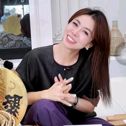 唐老板嘉玲姐的穿搭灵感