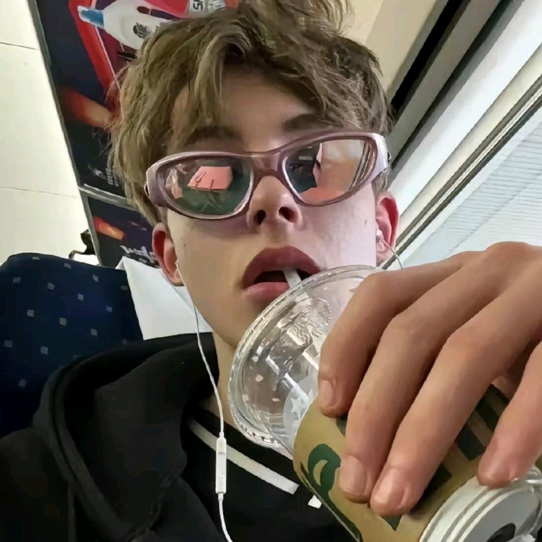 悲伤烤肉卷🌯.🥷🏻